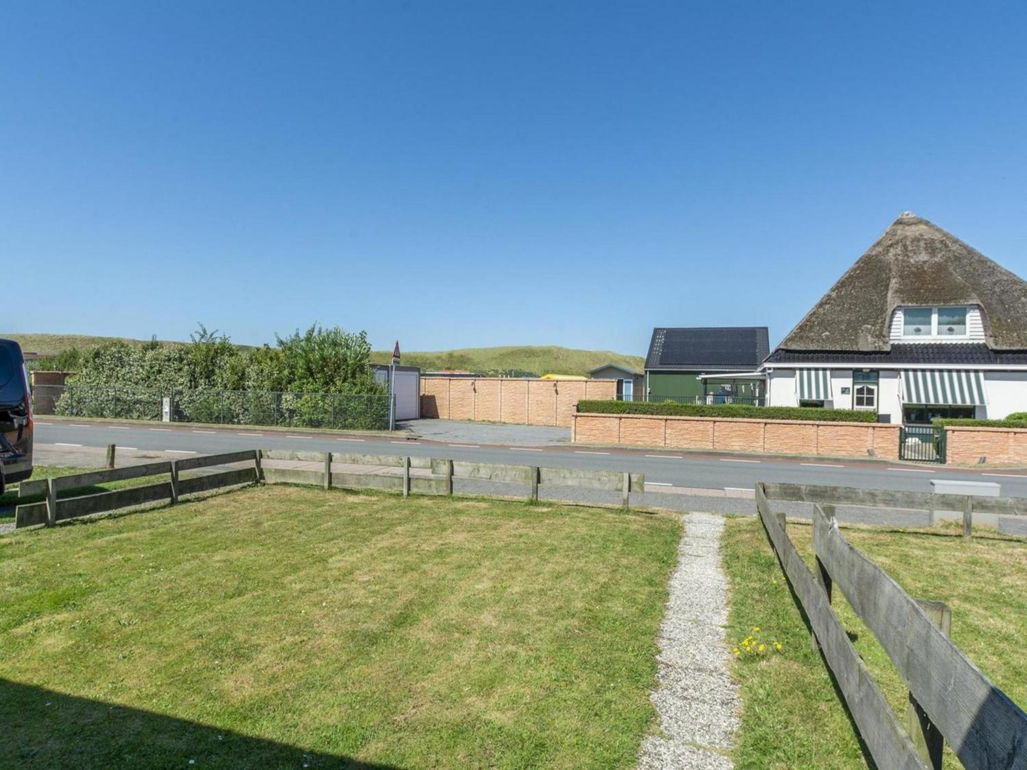 Cozy Holiday Home With Lawn カラントスウオーフ エクステリア 写真